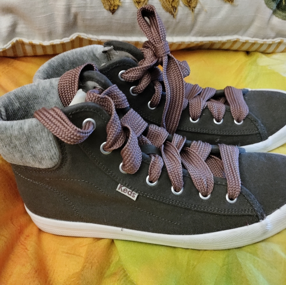 Ked's Sneakers Size 6.5 Like new.